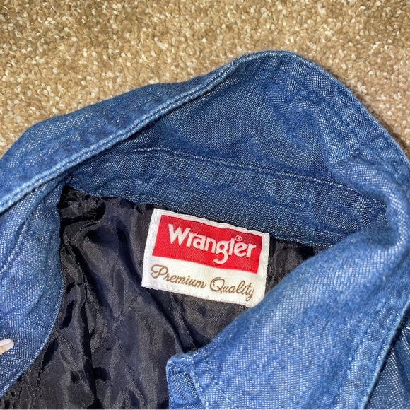 Wrangler Men’s Denim Trucker Jacket Blue Polyester Lined L Chambray Shacket - Picture 3 of 10